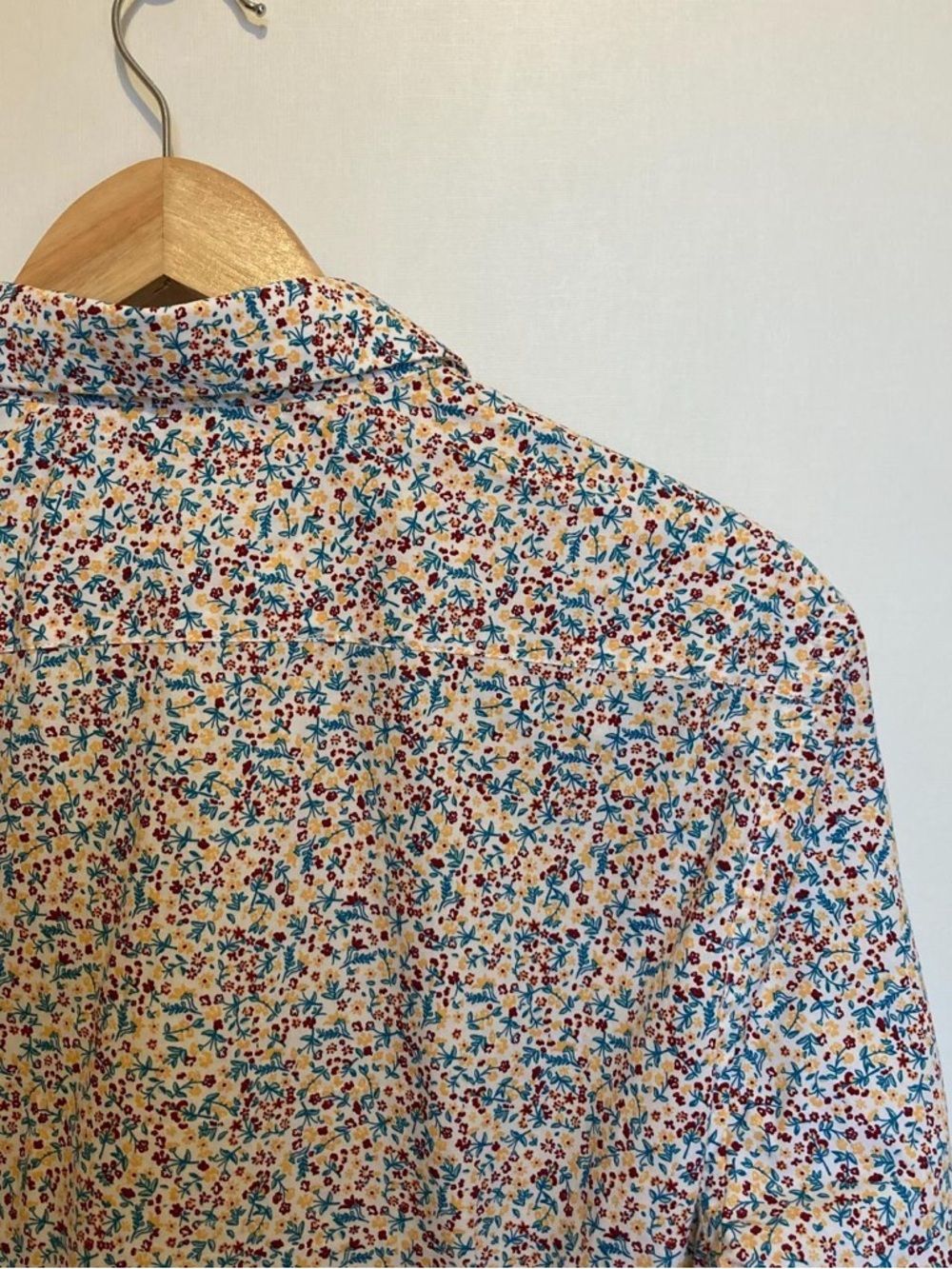 Zara Men's Button-Down Shirt with Blue and Red Floral Print - Picture 4 of 5